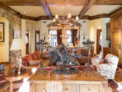 Luxury and One Block From Little Nell Hotel Sleeps 12